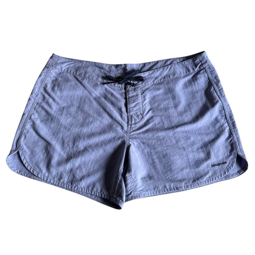 Patagonia Women’s Wavefarer Boardshorts in Lavendar Blue Size 18 *EUC